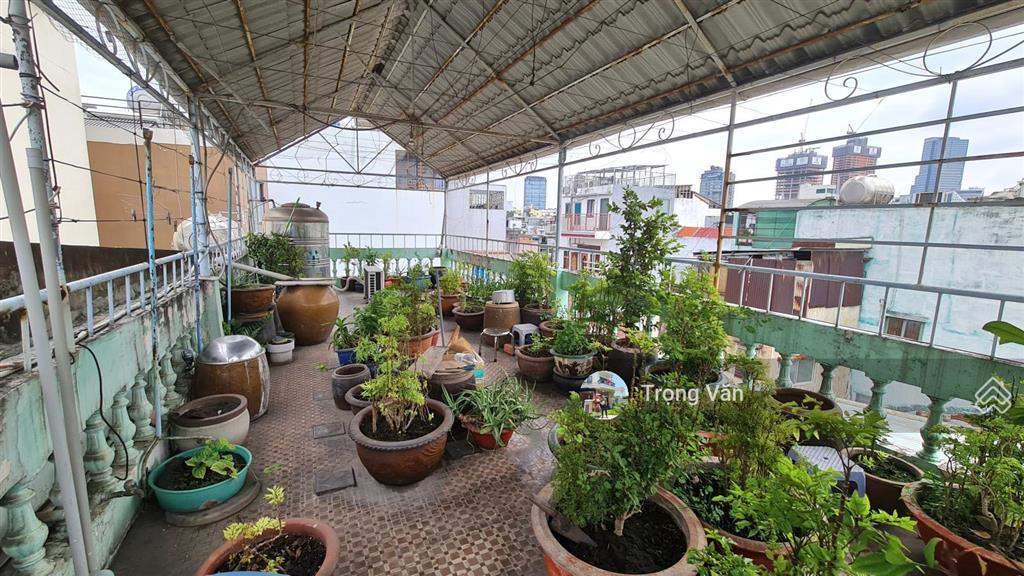 Diện tích khủng 165m²  có thể tách thành 2 căn  xe hơi đỗ cửa  nhà cũ 5 tầng hc đủ. giá 19,5 tỷ