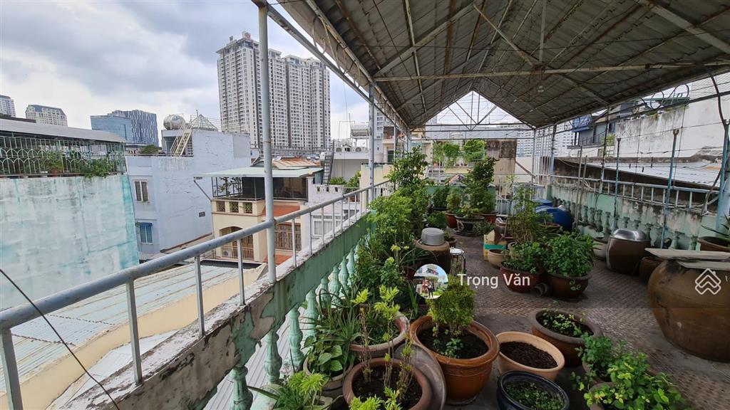 Diện tích khủng 165m²  có thể tách thành 2 căn  xe hơi đỗ cửa  nhà cũ 5 tầng hc đủ. giá 19,5 tỷ