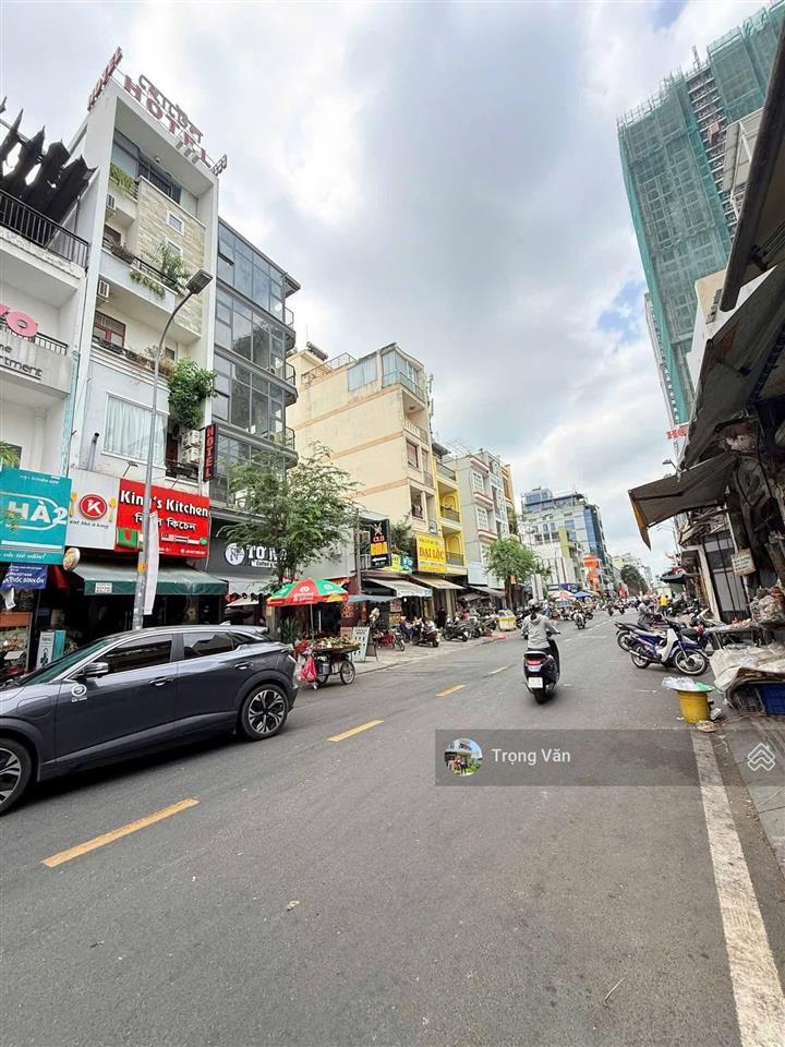Căn góc 3 mặt  ngay cô giang  dt 40,9m2 đất  hđ thuê 180 triệu/năm. giá 6 tỷ