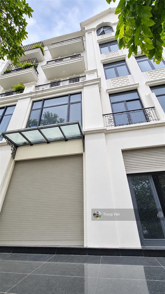 Bán nhanh nhà mặt phố manhattan khu đô thị vin q9  nhà 5 tầng + 1 tum hc đủ. giá 23 tỷ