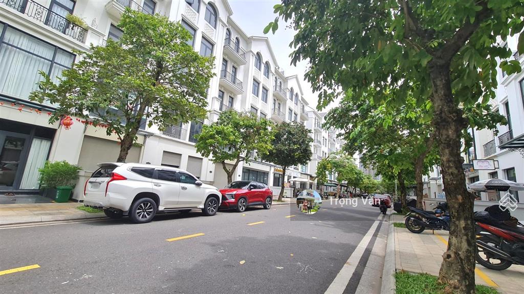Bán nhanh nhà mặt phố manhattan khu đô thị vin q9  nhà 5 tầng + 1 tum hc đủ. giá 23 tỷ