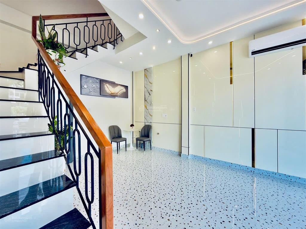 Chỉ 9 tỷ 950  mặt tiền trường sa view đẹp  nhà mới 5 tầng  ngang 4,48m