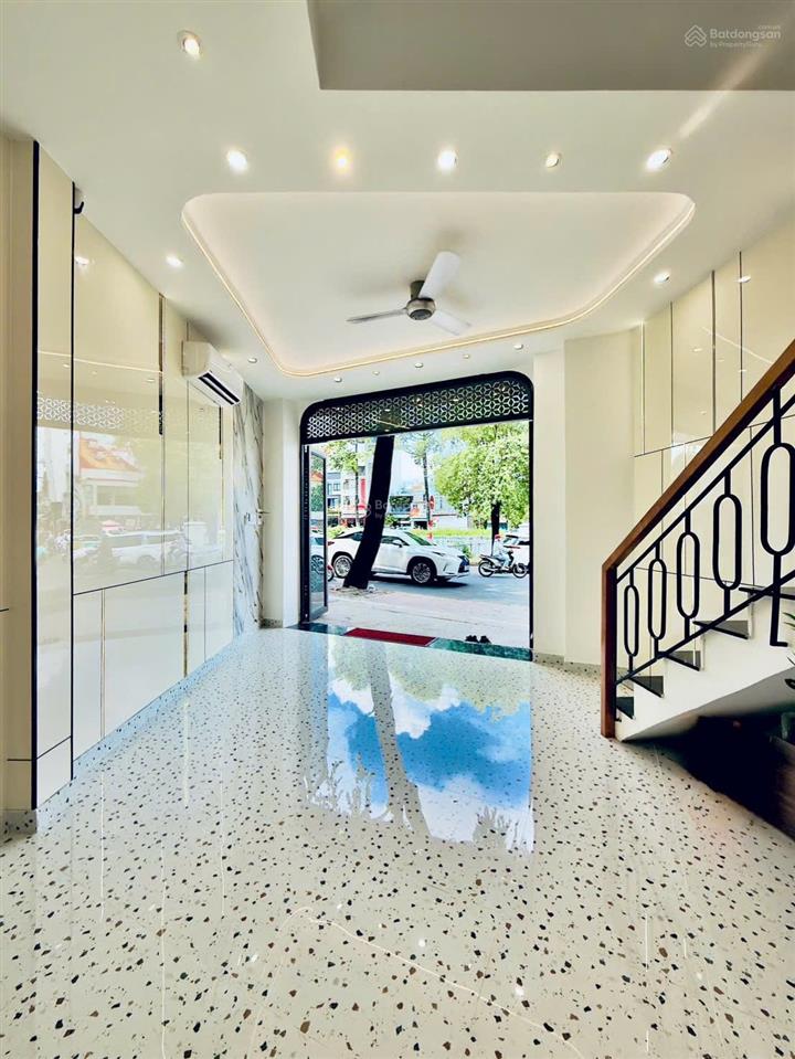 Chỉ 9 tỷ 950  mặt tiền trường sa view đẹp  nhà mới 5 tầng  ngang 4,48m