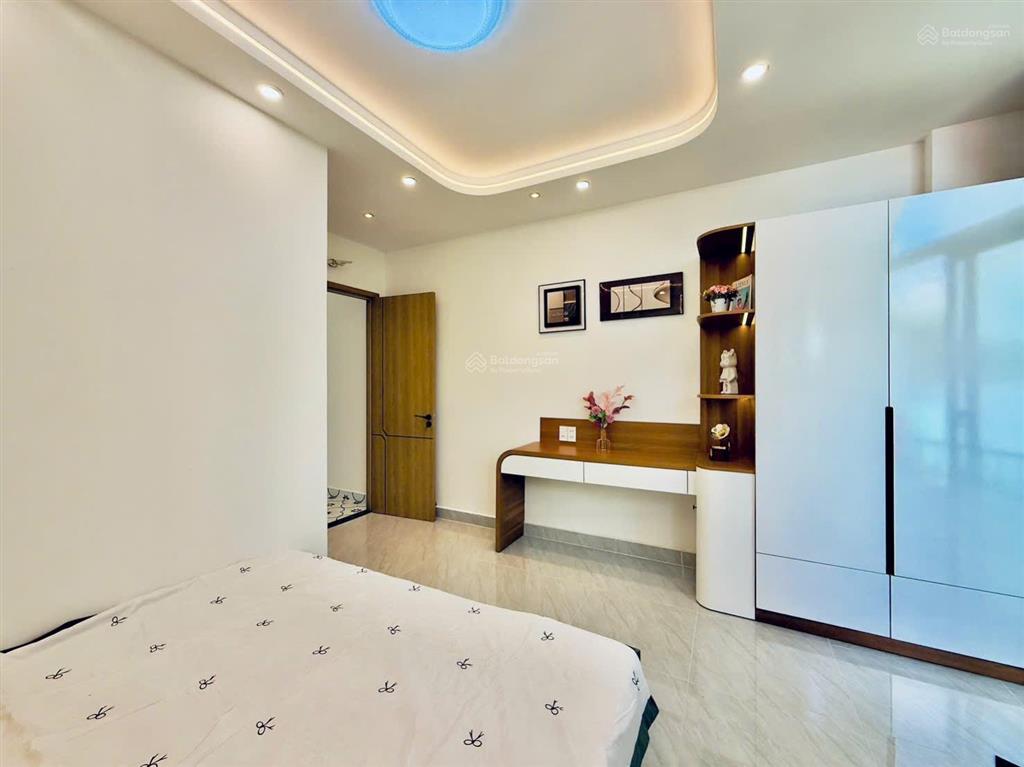 Chỉ 9 tỷ 950  mặt tiền trường sa view đẹp  nhà mới 5 tầng  ngang 4,48m