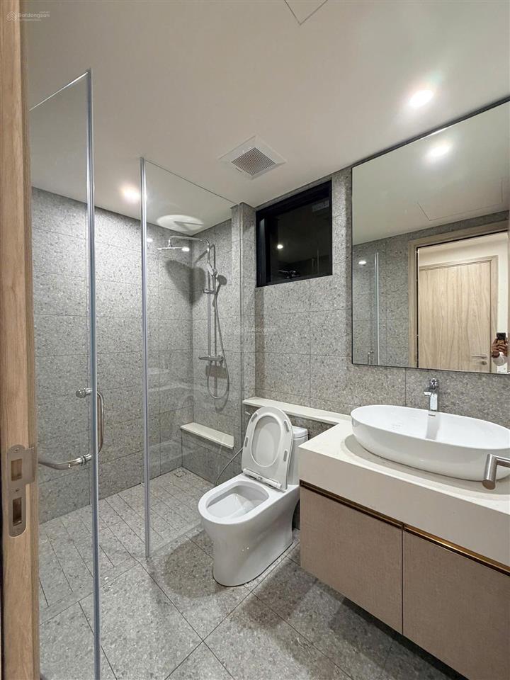 Bán căn 53,8m2 tầng 23 cây xanh giá chỉ 3,7 tỷ bc đông nam.  0333 669 ***