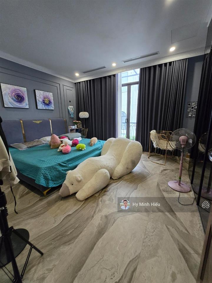 Biệt thự lão thành cách mạng  300m x 7t , mt 20m  lô góc  2 mặt tiền  vỉa hè  169 tỷ