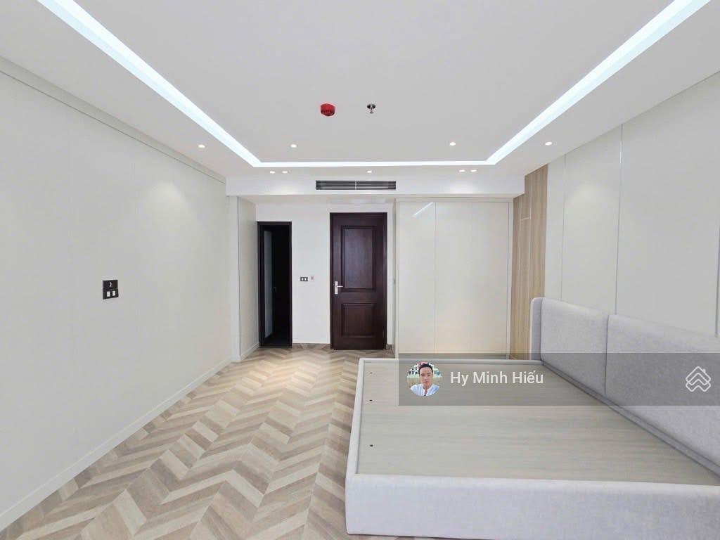 An cư trung tâm cầu giấy  nhà 5t thang máy  gara ô tô  2 mặt ngõ thoáng  50m mt 5m !!!