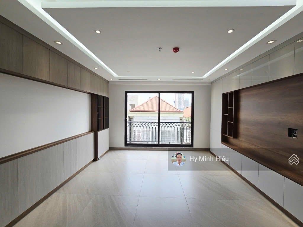 An cư trung tâm cầu giấy  nhà 5t thang máy  gara ô tô  2 mặt ngõ thoáng  50m mt 5m !!!