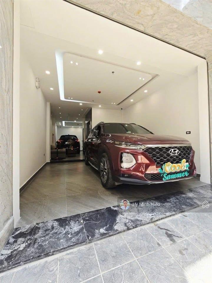 An cư trung tâm cầu giấy  nhà 5t thang máy  gara ô tô  2 mặt ngõ thoáng  50m mt 5m !!!