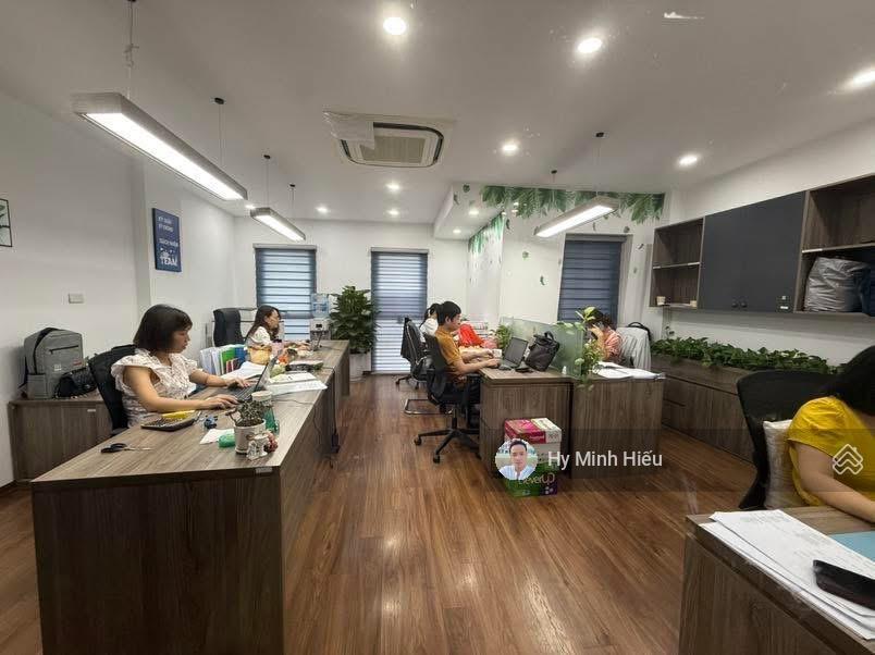 Mạc thái tổ  121m2 x 5t  ô tô tránh  vỉa hè  kd sầm uất  65 tỷ