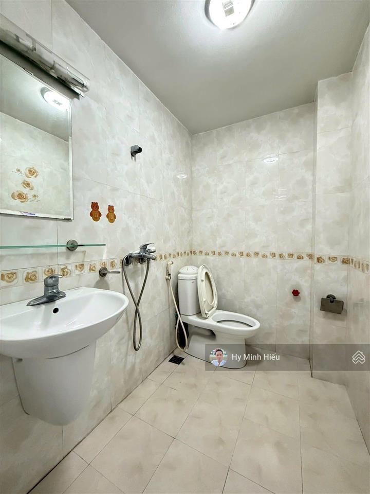 Lô góc xuân thuỷ  45m x 4t  ô tô  ngõ thông 3 thoáng  ở ngay  13,5 tỷ