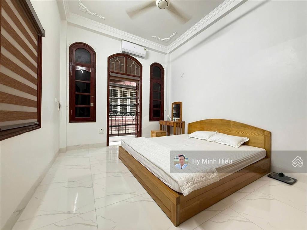 Lô góc xuân thuỷ  45m x 4t  ô tô  ngõ thông 3 thoáng  ở ngay  13,5 tỷ