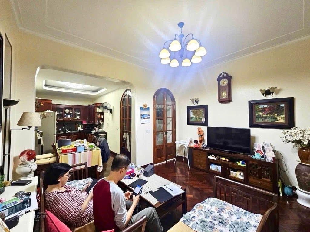 Trần quốc hoàn  60m2 x 5t, mt 5m  ngõ thông  ô tô tránh  ở kết hợp kd  23,8 tỷ
