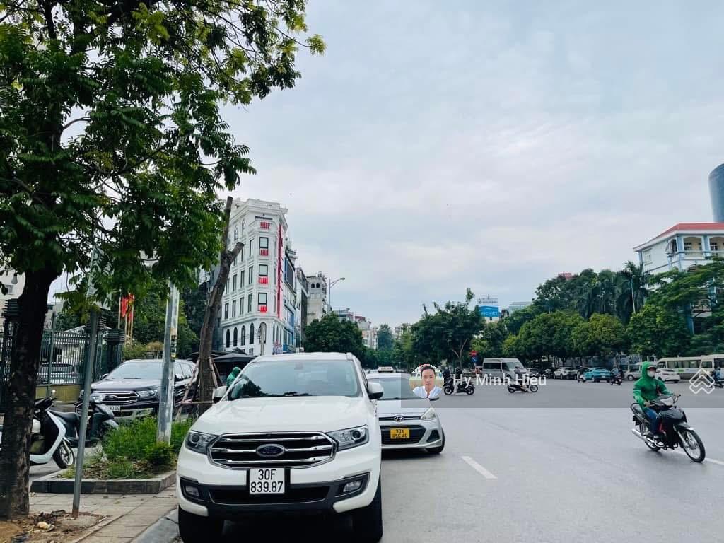 Bán nhà mặt phố nguyễn văn huyên, trung tâm cầu giấy, kinh doanh đắc địa giá chỉ 24 tỷ