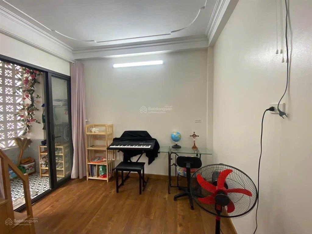 Chính chủ bán gấp nhà trước tết  ô tô đỗ cổng  nội thất cực đẹp