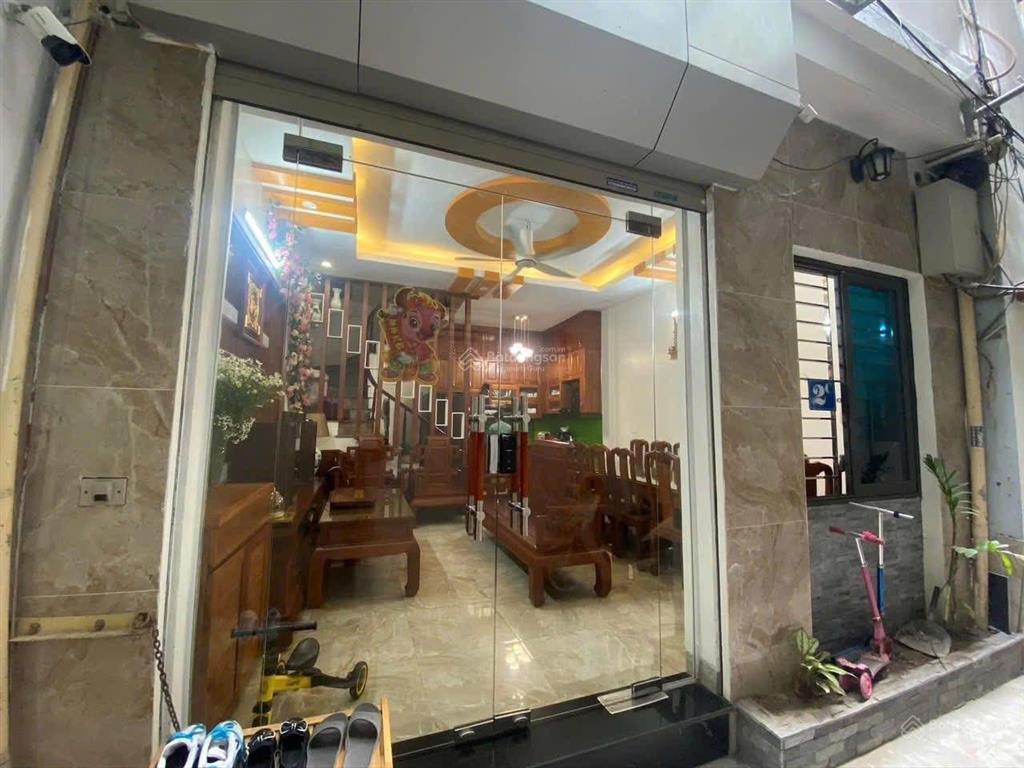 Chính chủ bán gấp nhà trước tết  ô tô đỗ cổng  nội thất cực đẹp