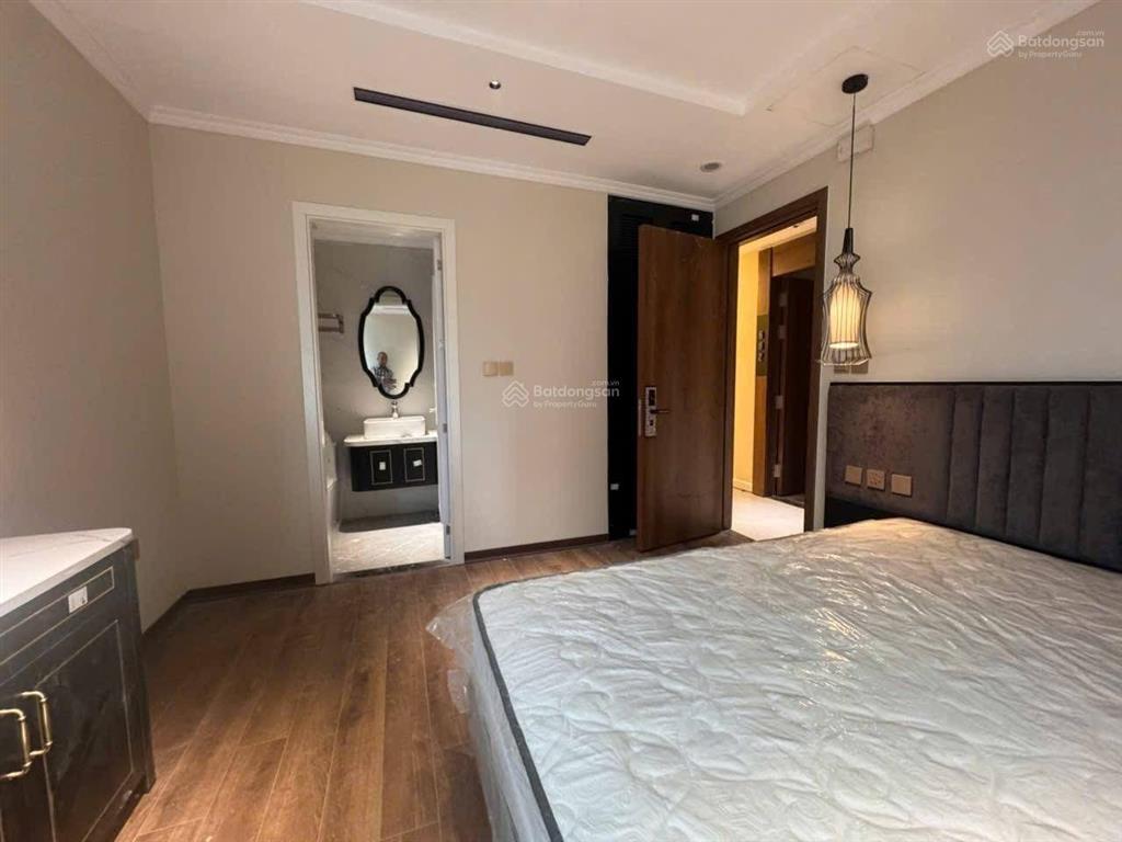 Bán khách sạn ba đình  doanh thu 4,5 tỷ/năm  full nội thất cao cấp.