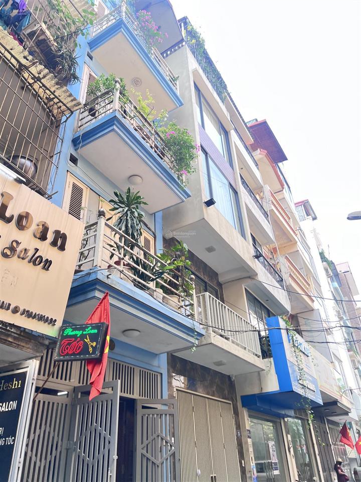 Phố vip hoàng quốc việt  ô tô tránh  vỉa hè đá bóng  giá đầu tư
