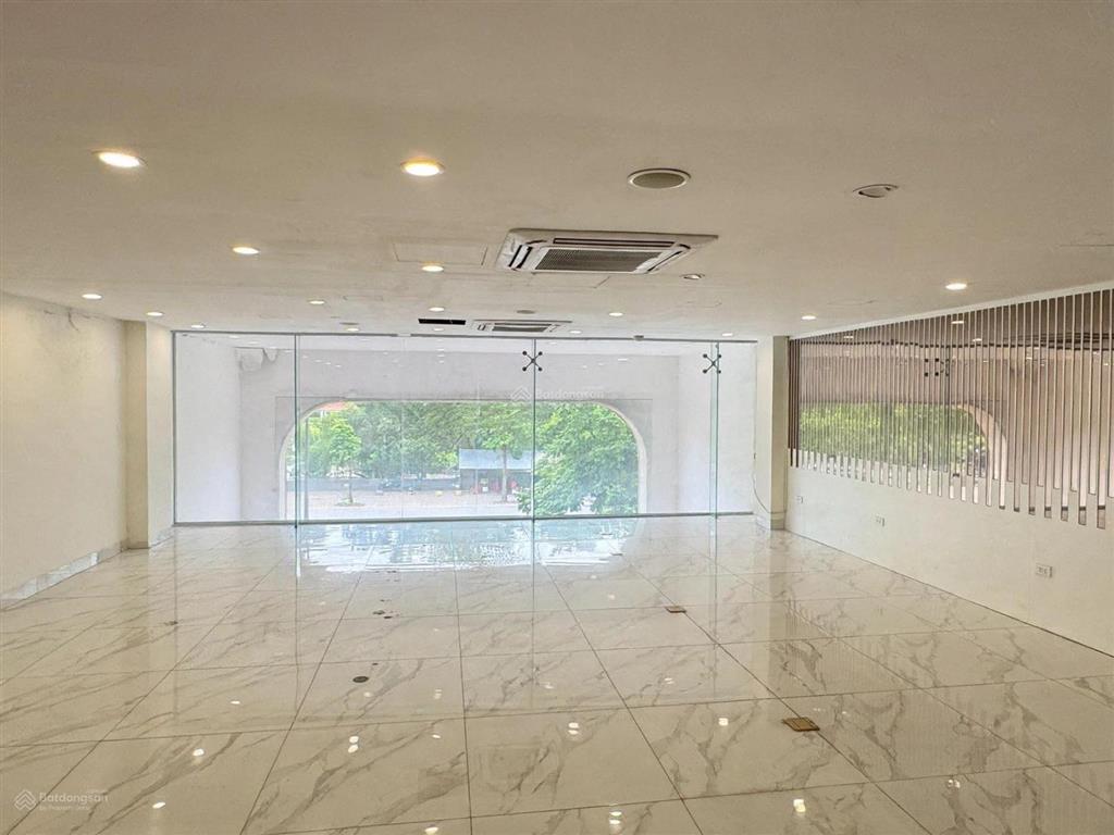Chính chủ bán tòa building mặt phố trần vỹ  lô góc 120m2  full pccc + gpxd