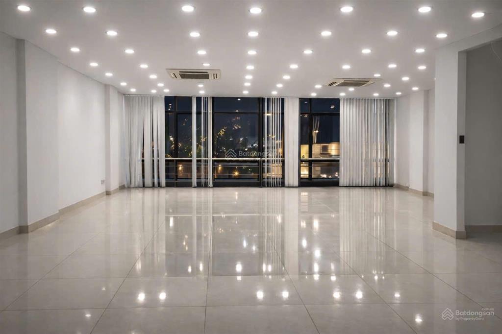 Đống đa siêu phẩm tòa văn phòng lô góc view hồ, 8 tầng, mặt tiền 18m, diện tích 100m, giá hơn