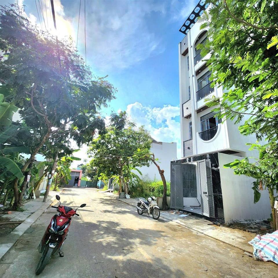 Nhà mới full nội thất long trường gara ô tô 4pn khép kín chỉ 5,99 tỷ