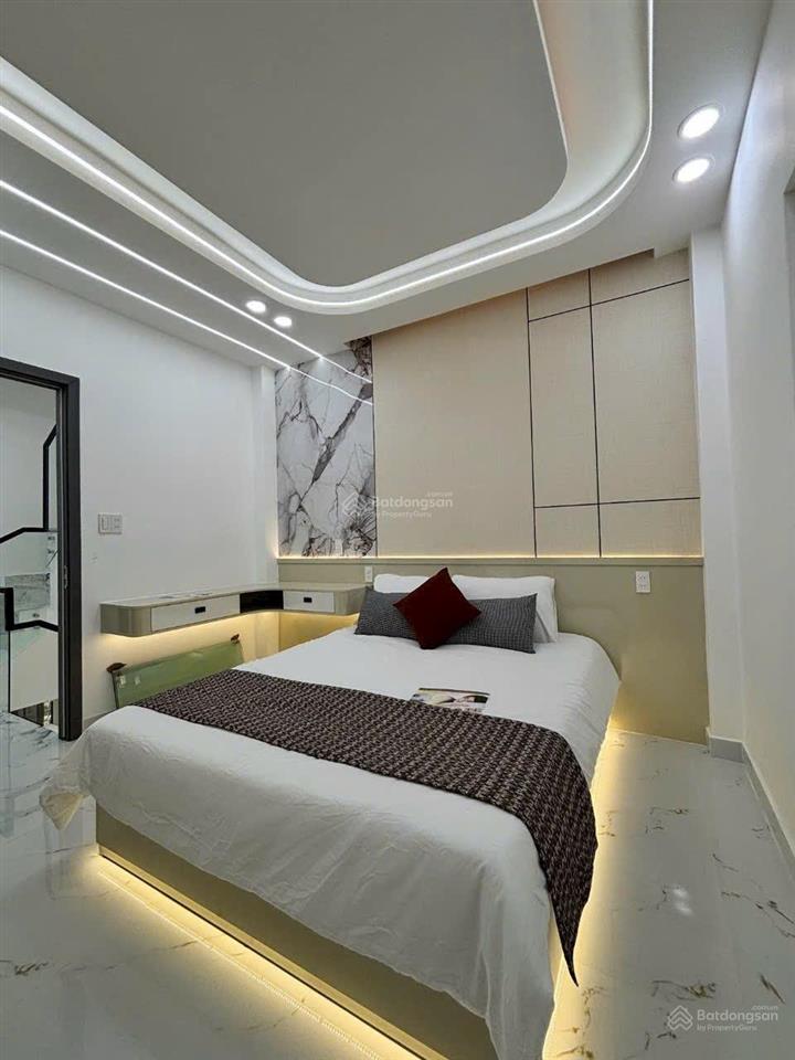 Nhà mới full nội thất long trường gara ô tô 4pn khép kín chỉ 5,99 tỷ