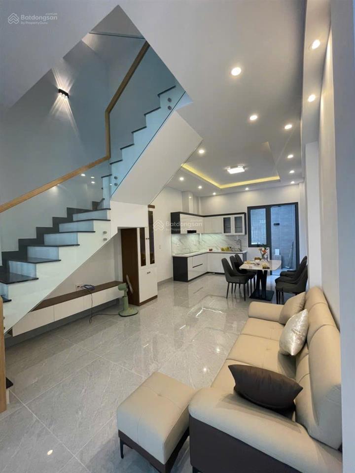 Sát bệnh viện thủ đức nhà đẹp tam phú, ngang 4.5m giá 6.4 tỷ còn bớt