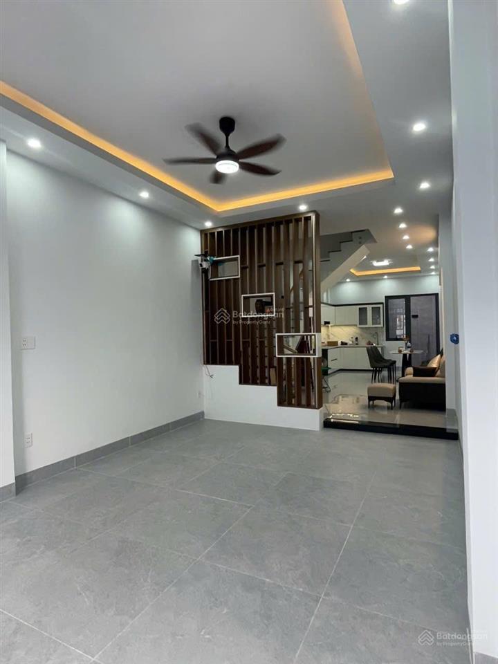 Sát bệnh viện thủ đức nhà đẹp tam phú, ngang 4.5m giá 6.4 tỷ còn bớt