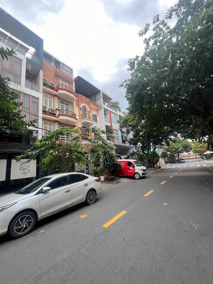 Bán gấp nhà 6x20m, 5 tầng, giá 17.8 tỷ kdc trung sơn kế him lam  lotte mart, quận 7