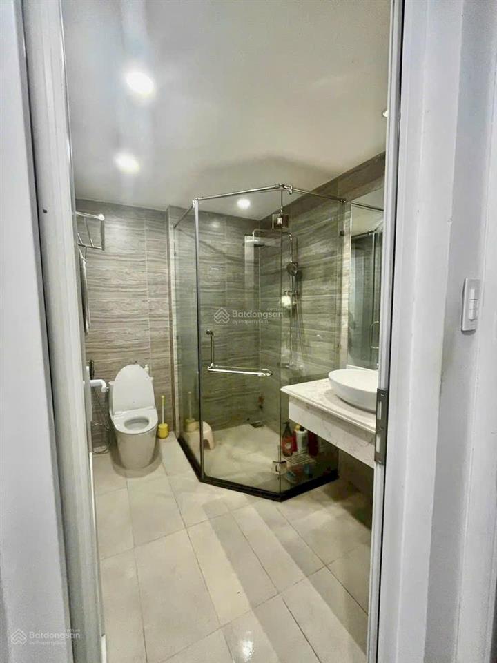 Cho thuê nhà đẹp full nt 4x20m, trệt 4lầu , đường số kế lâm văn bền, q.7