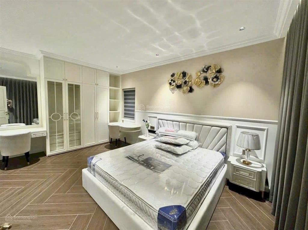 Cho thuê nhà đẹp full nt 4x20m, trệt 4lầu , đường số kế lâm văn bền, q.7