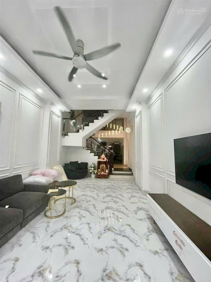 Cho thuê nhà đẹp full nt 4x20m, trệt 4lầu , đường số kế lâm văn bền, q.7