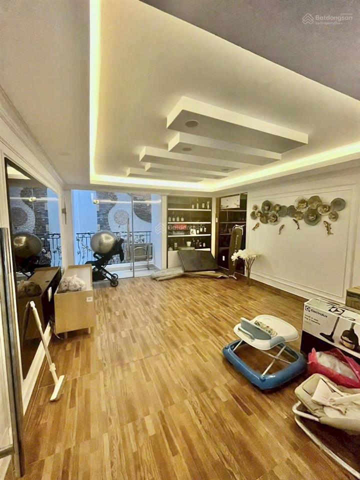 Cho thuê nhà đẹp full nt 4x20m, trệt 4lầu , đường số kế lâm văn bền, q.7