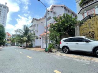 Bán biệt thự 12.5x19m, 3lầu có thang máy, kdc himlam 6a trung sơn kế q.7