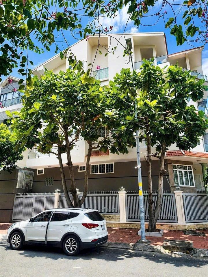 Bán nhà 7.5x20m, hầm 4 tầng, thang máy, kdc himlam kế lotemark q. 7