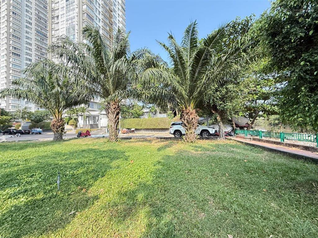 Bán nhà 7.5x20m, hầm 4 tầng, thang máy, kdc himlam kế lotemark q. 7