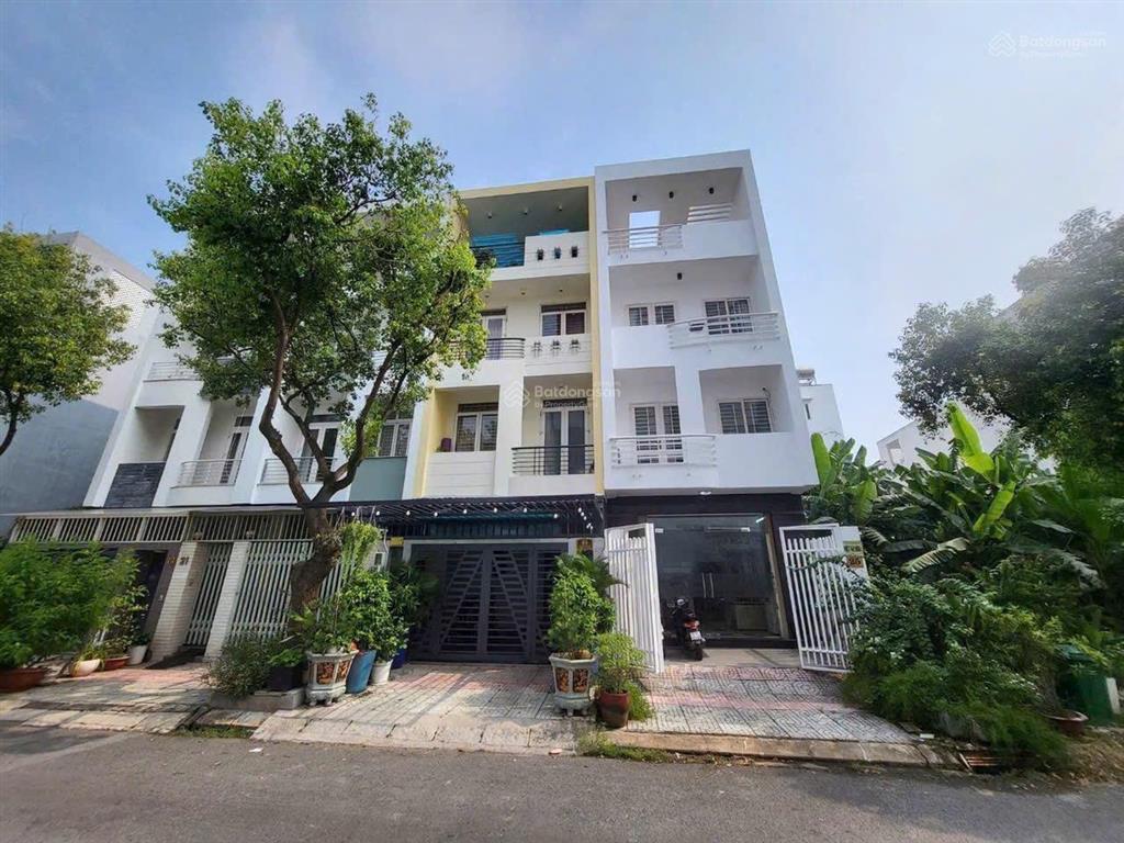 Bán nhà 5x18m, 4 tầng, 13,7 tỷ kdc sadeco ven sông p. tân phong q7