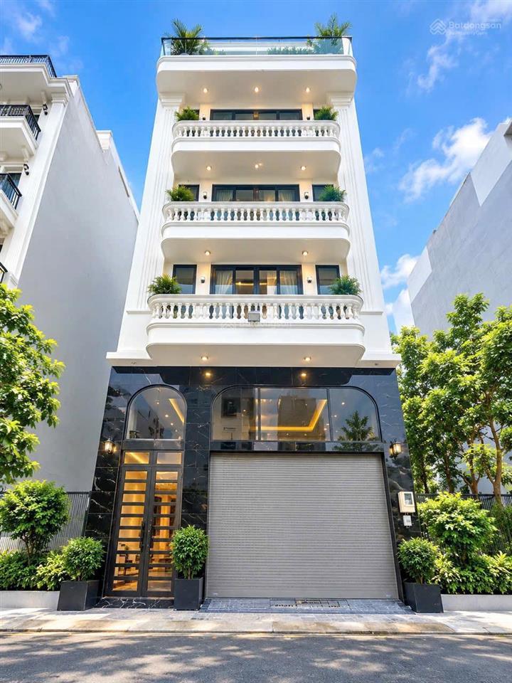 Bán nhà mới 8.4x13m, 6 tầng có thang máy, 26tỷ kdc himlam quận 7