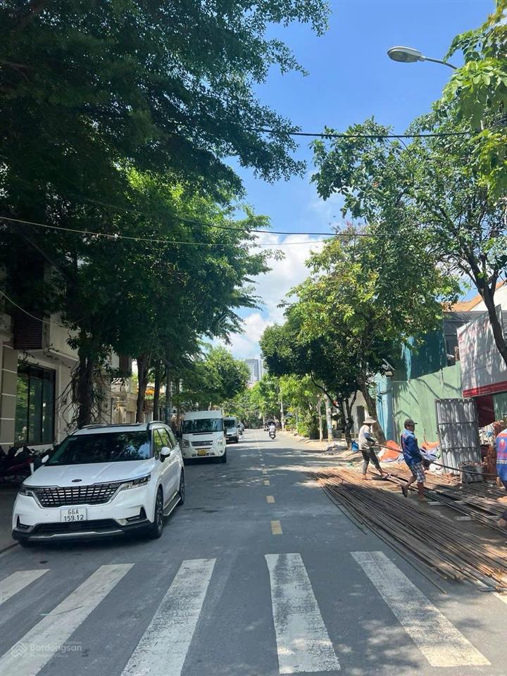 Bán gấp nhà 6x15m, 1 lầu giá 12.6 tỷ, mt đường số kdc tân quy đông phường tân phong kế lotte q.7