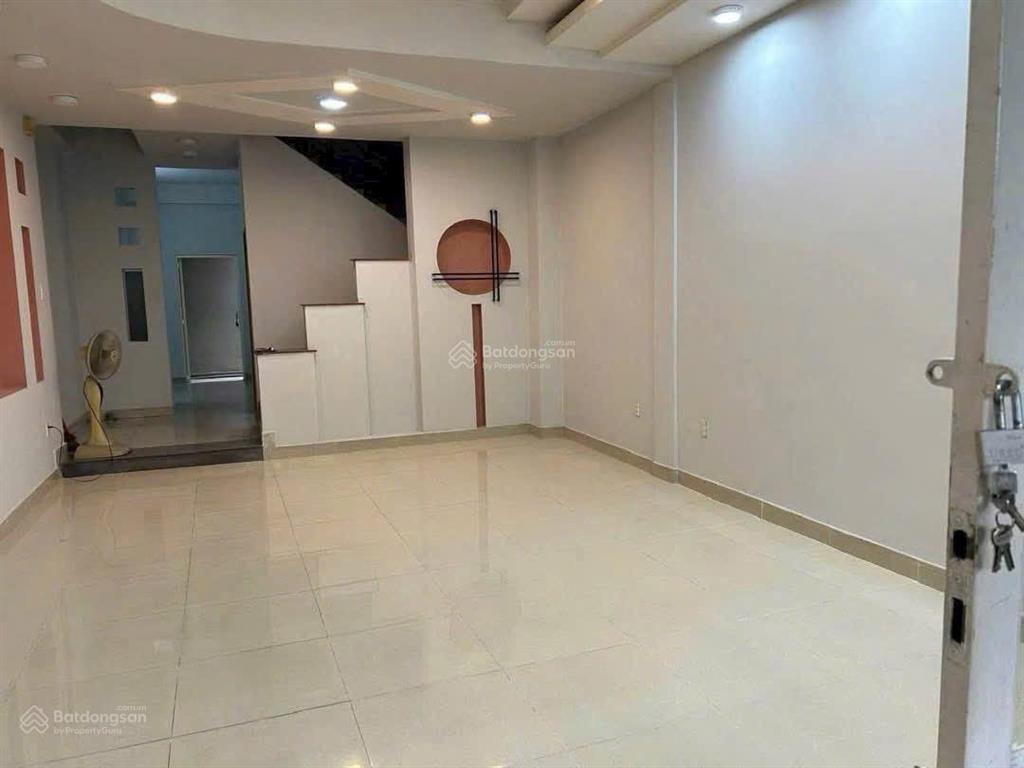 Cho thuê nhà 5x20m, 4tầng giá 27triệu, 793 trần xuân soạn p.tân hưng q7