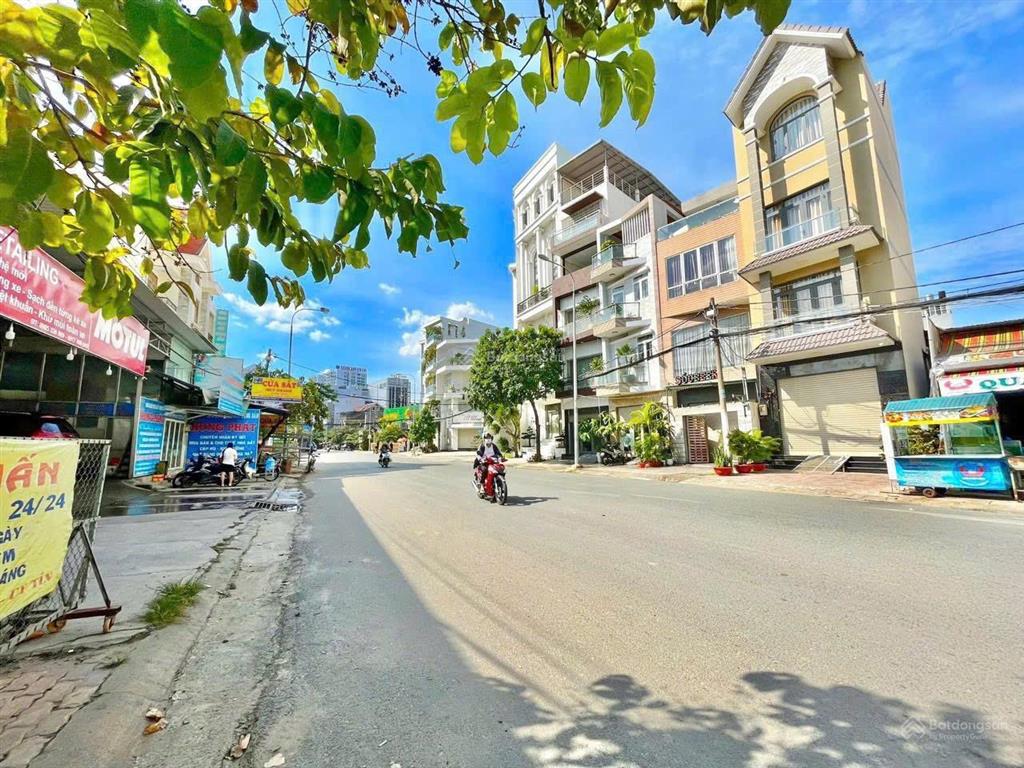 Cho thuê nhà 5x20m, 4tầng giá 27triệu, 793 trần xuân soạn p.tân hưng q7