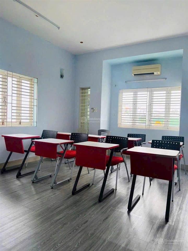 Cho thuê nhà 5x20m, 4tầng giá 27triệu, 793 trần xuân soạn p.tân hưng q7