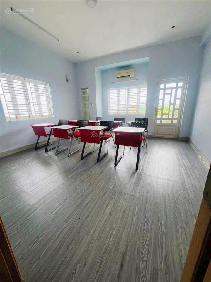 Cho thuê nhà 5x20m, 4tầng giá 27triệu, 793 trần xuân soạn p.tân hưng q7
