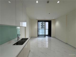 Sang nhượng căn studio 31m2  2.4 tỷ ( giá bán đã gồm 100% bao phí thuế sang tên, 0943 526 *** như)