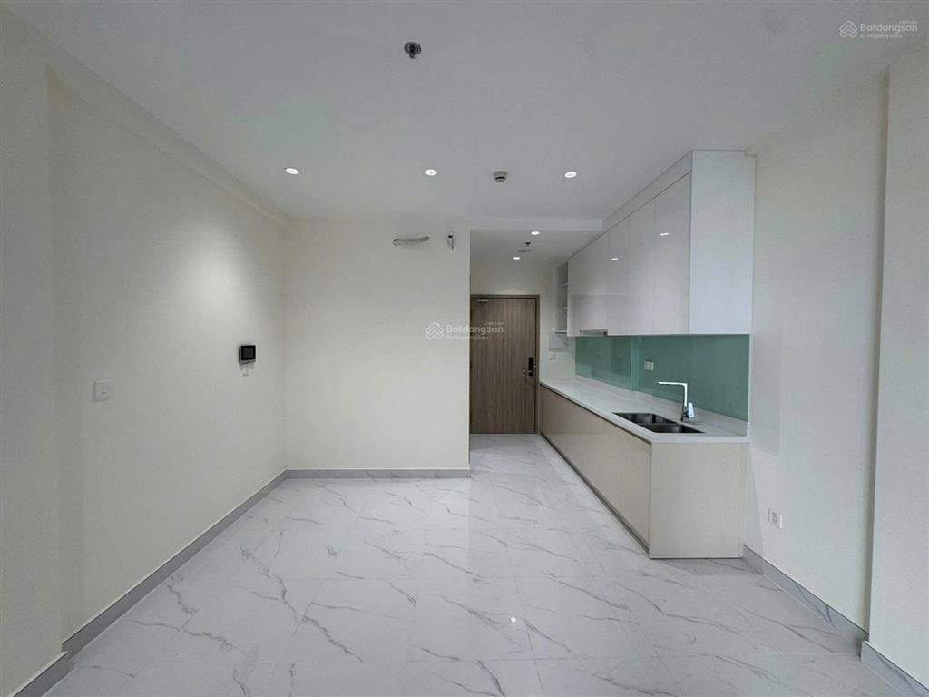 Sang nhượng căn studio 31m2  2.4 tỷ ( giá bán đã gồm 100% bao phí thuế sang tên, 0943 526 *** như)