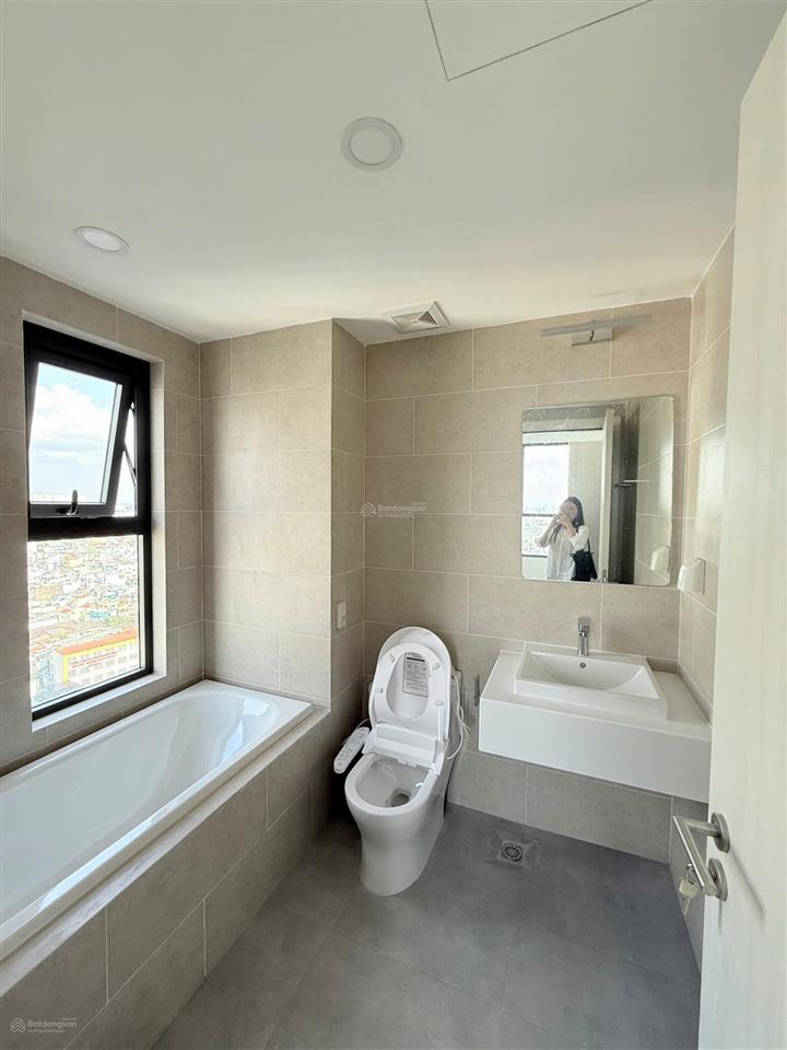 Em cho thuê căn hộ dhomme quận 6, dt 70m2 2pn/2wc  13 triệu tháng (có rèm, máy lạnh, bếp)