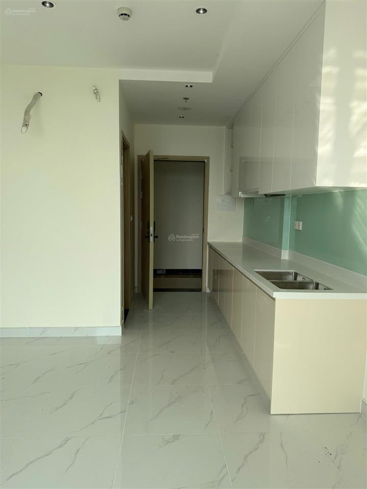 Sang nhượng căn studio 31m2  2.6 tỷ (giá bán đã gồm 100% bao phí thuế sang tên,  0943 526 *** như)