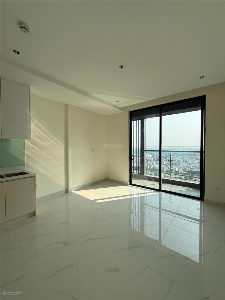 Sang nhượng căn studio 31m2  2.6 tỷ (giá bán đã gồm 100% bao phí thuế sang tên,  0943 526 *** như)