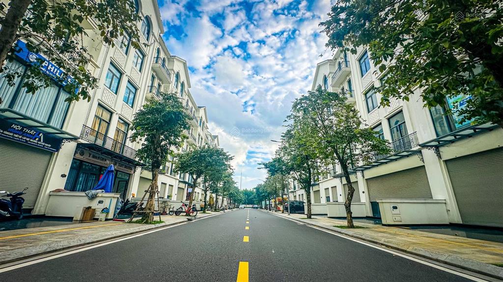 Siêu tốt 21 tỷ nhà mặt tiền 162m2 manhattan vinhomes q9, mặt tiền đường kinh doanh.  0901 382 ***