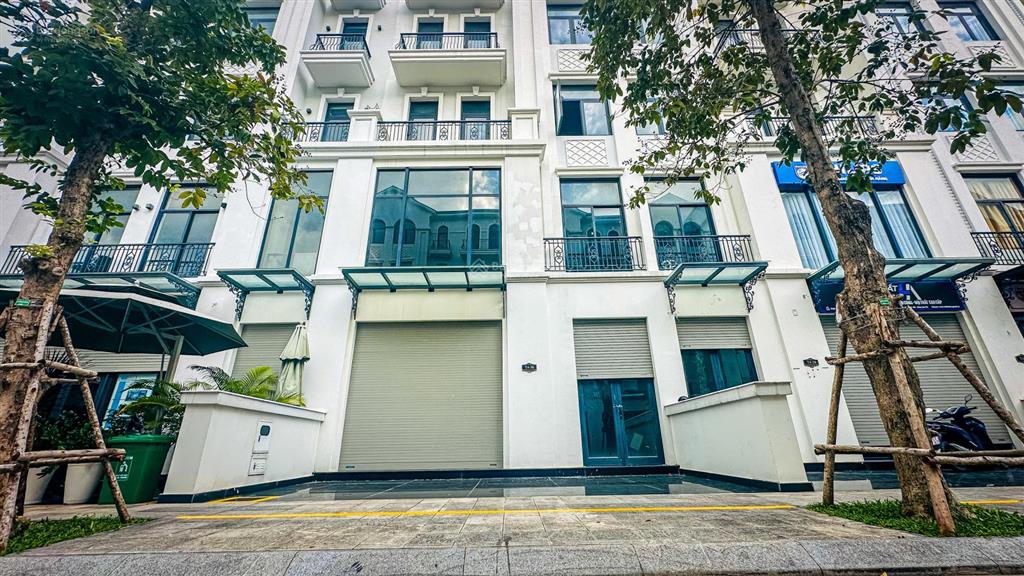 Siêu tốt 21 tỷ nhà mặt tiền 162m2 manhattan vinhomes q9, mặt tiền đường kinh doanh.  0901 382 ***